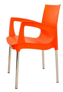 Оранжевый пластиковый стул для кафе